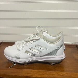 NWT Adidas Pure Hustle 2 White/Silver Ladies Softball Cleats Size 6.5